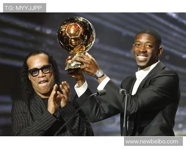 登贝莱荣归故里为家乡埃夫勒捧回金球奖杯引发热烈庆祝