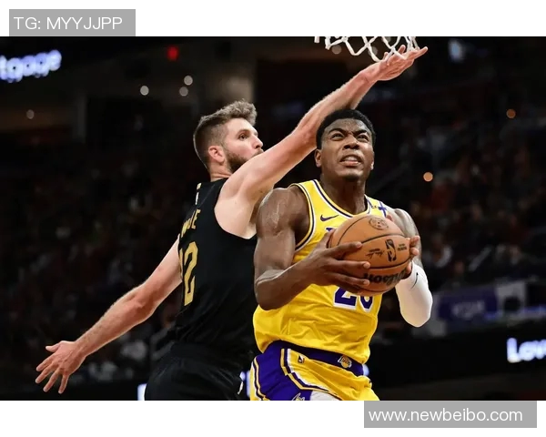詹姆斯投篮与传球给八村的差异何在为何引发如此争议